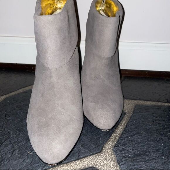 Steven by Steve Madden Ellusion Gray Suede Leather Pointed Toe Heeled Bootie 8.5 - Picture 6 of 9